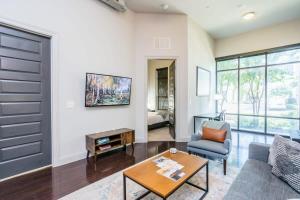 Rose at the Millennium - Stylish 1 BR in Houston