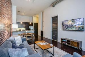 Rose at the Millennium - Stylish 1 BR in Houston