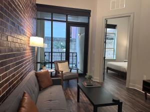 Rose at the Millennium - Stylish 1 BR in Houston