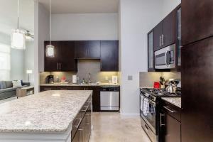 Peony At Millennium - Elegant 2 Bed Apt in Houston