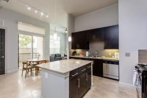 Peony At Millennium - Elegant 2 Bed Apt in Houston