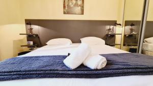 Cannes conseil immo - Heart of Cannes, 2 rooms, 2 bathrooms in front of old Port -ELS-