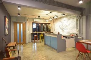 Bangkok Silom chat box hostel