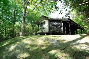 高台の森に佇むモダニズム建築 露天風呂 檜風呂 ENN hakone