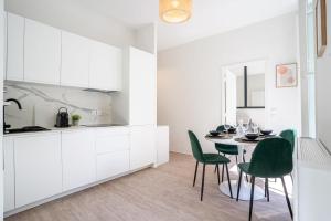 06BZ - Modern apartment in the heart of the port