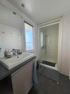 Camping Del Mar 125, Mobile Home OHara Supérieur 1060, 3 chambres, 40 m2, Terrasse