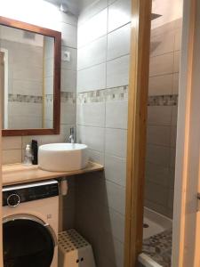 Appartements T2 avec une chambre et un coin montagne en Rez-de-chaussee avec terrasse et table exterieure : photos des chambres