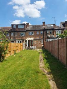 Modern 2 Bedroom APT 3 min walk to Tube station