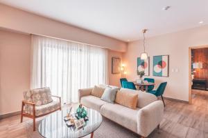 Breakfast Included at Regatta Living 304