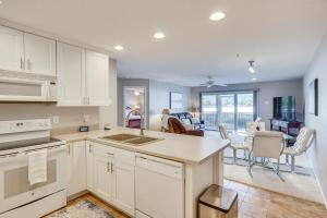 Lake of The Ozarks Condo with Pool in Camdenton