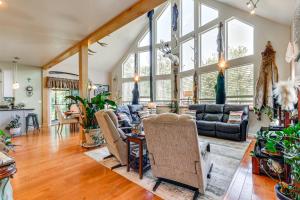 Palmer Getaway with Mountain Views and Fire Pit! - 3hvězdičkové hotely ve městě Palmer