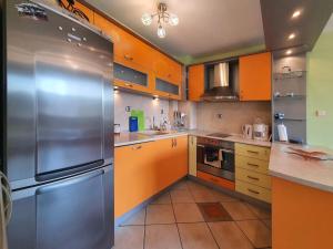 Просторна всекидневна и спалня