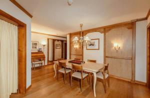 Luxurious serviced Flat in TOP 5 Star Park Hotel