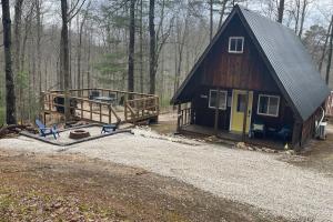 HOT TUB -Secluded Cabin Cave Run Lake and near Red River Gorge