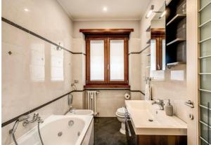 La Dolce Vita Of Via Veneto - Prestigious Apartment With Wonderful Terrace In the Historic Center