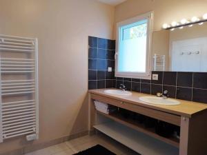 Villas calme villa spacieuse pensee pour10 proche mer : photos des chambres