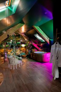 Dynasty Jungle Spa Jacuzzi