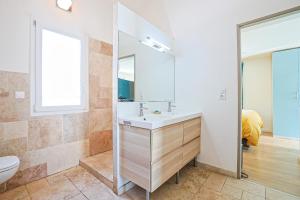 Villas Maison avec Piscine et Jacuzzi Proche des plages : photos des chambres