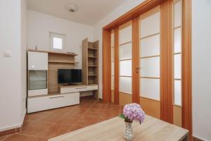 Duplex 3 bedrooms on the first line in Petrovac