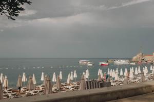Duplex 3 bedrooms on the first line in Petrovac