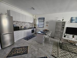 Summer Crib Mamaia-Sat