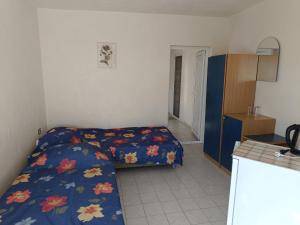 Eli Guest House