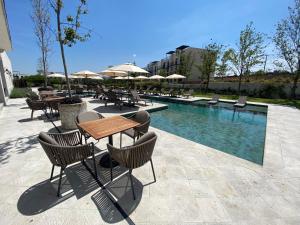 2BR 2B Beautiful close 5 min to centro, pool