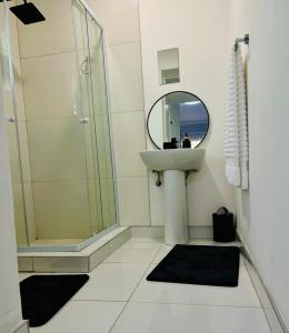 Easy Living Apartment