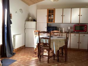 Maisons de vacances Maison de charme a Vacheres avec jardin et vue montagne : photos des chambres