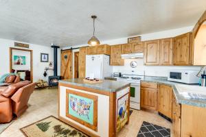 Thayne Retreat with Mountain Views - Near Trails!