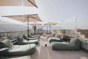 Infinity Hotel & More