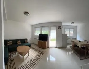 Tara aparmani - Mojdež