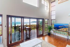 Peaks Cabin - Endless Ocean Views - Fireplace - Fast WiFi