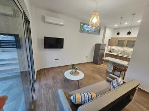 Cute Corner - Asprokhórion