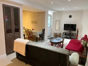 2 bedroom basement with parking - Aurora