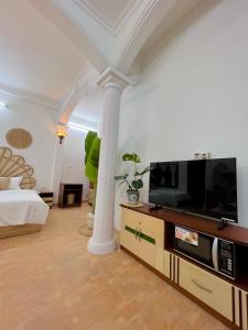 LushStay Boho - Hanoi Train Station