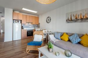 Renovated apartment on beachside with pool