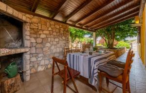 2 Bedroom Lovely Apartment In Mali Iz 