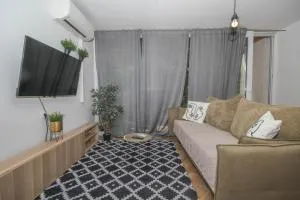 LoLa's Apartment - Split