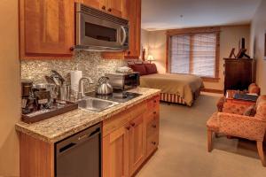 Catamount Lodge 206 by East West Hospitality