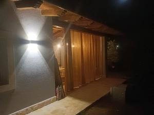 CASETTA CON GIARDINO e PORTICO 