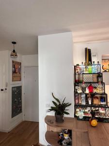 Boho style apartment - 8 mins from Paris Center - Garden and underground parking