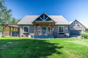 Spacious Family Home with Hot Tub - Yakima
