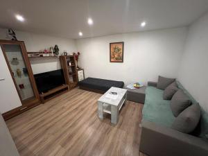 -Self-Check- 4-Room family house with heated tub