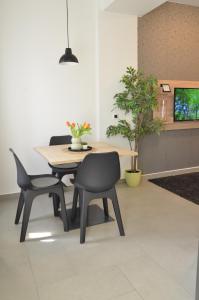 MAKS Osijek Center, self check in, free parking