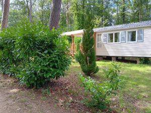 Maisons de vacances Bungalow charmant avec piscine partagee a Saint-Cheron : photos des chambres