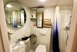 Goldcentral Apartment Gozsdu Studio