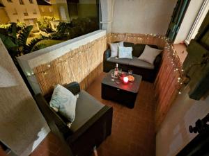 "OFFRE ANNIVERSARY GENIUS LONG SEJOUR" -- SPECIAL COUPLE -- CALME EN PLEIN COEUR DU VAR - Terrasse Sud - Lit Queen Size - Netflix - Climatisation & Wifi - Parking Privé -- A 2MIN CENTRE-VILLE et 6MIN MER & PORT