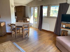 Appartement 71m2 près de Megève, à 200m télécabine la Princesse, local à ski, 2 chambres, parking couvert