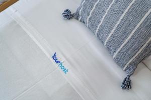 Wake up with the Sea Breeze- House with pool AP1